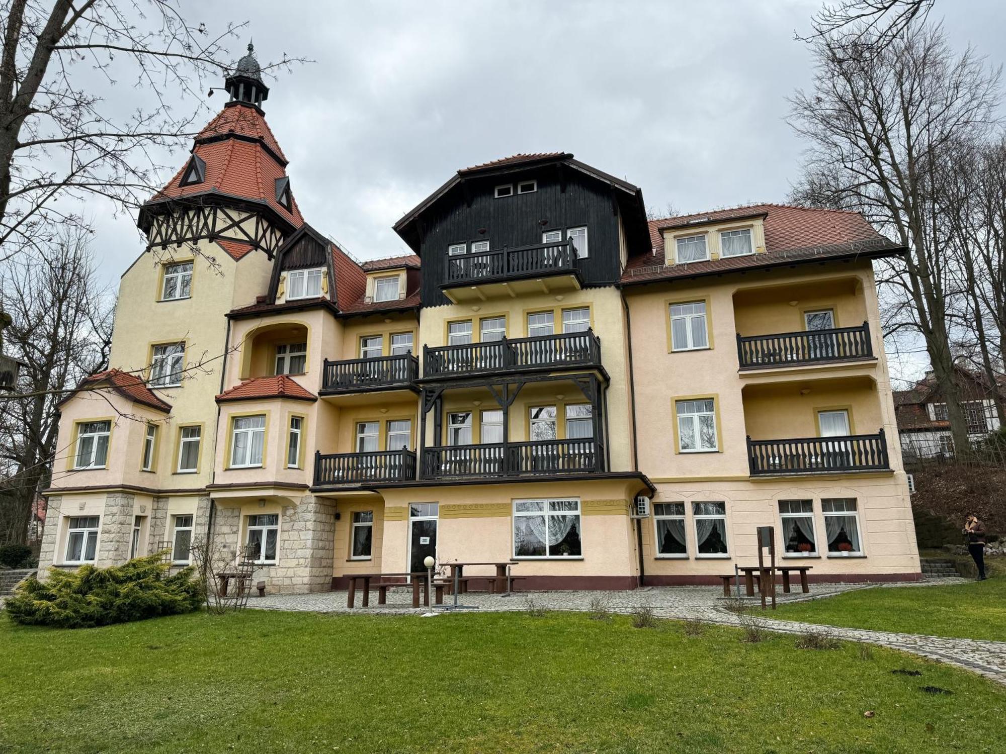 Villa Carmen Kudowa Zdroj Exterior photo