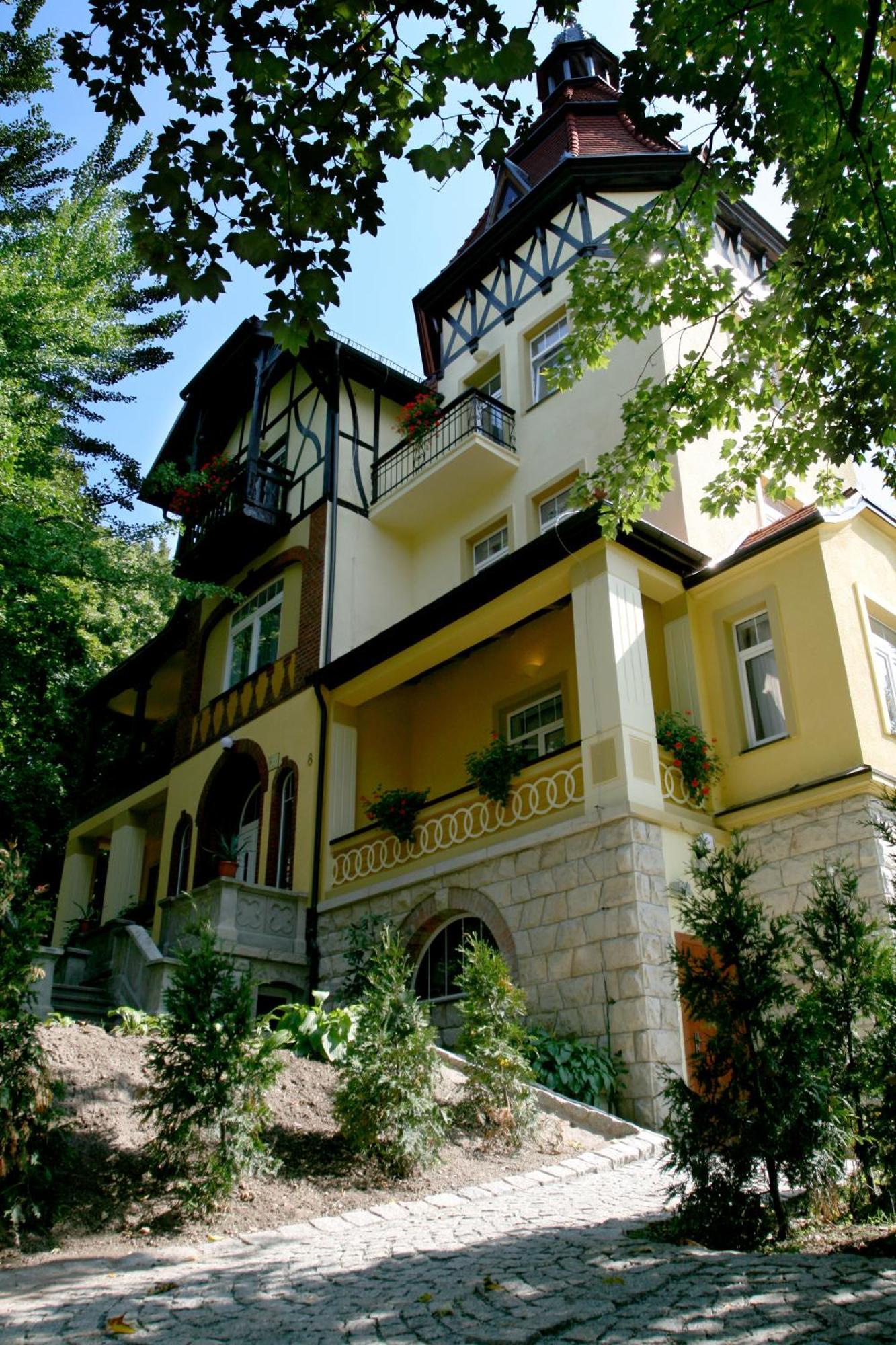 Villa Carmen Kudowa Zdroj Exterior photo